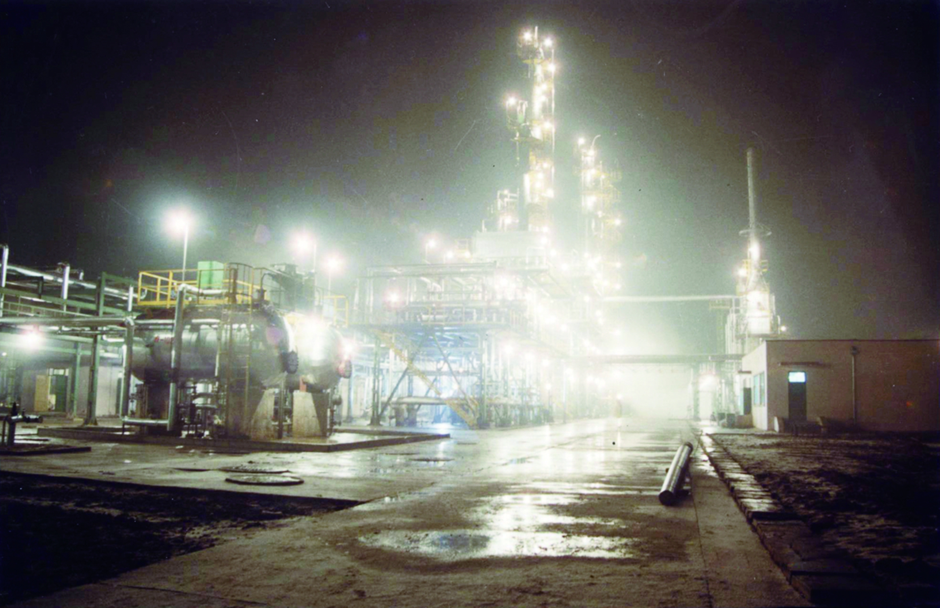 1992年12月29日，，，，，，，20万吨／年常减压装置投产。。。。。。。_副本